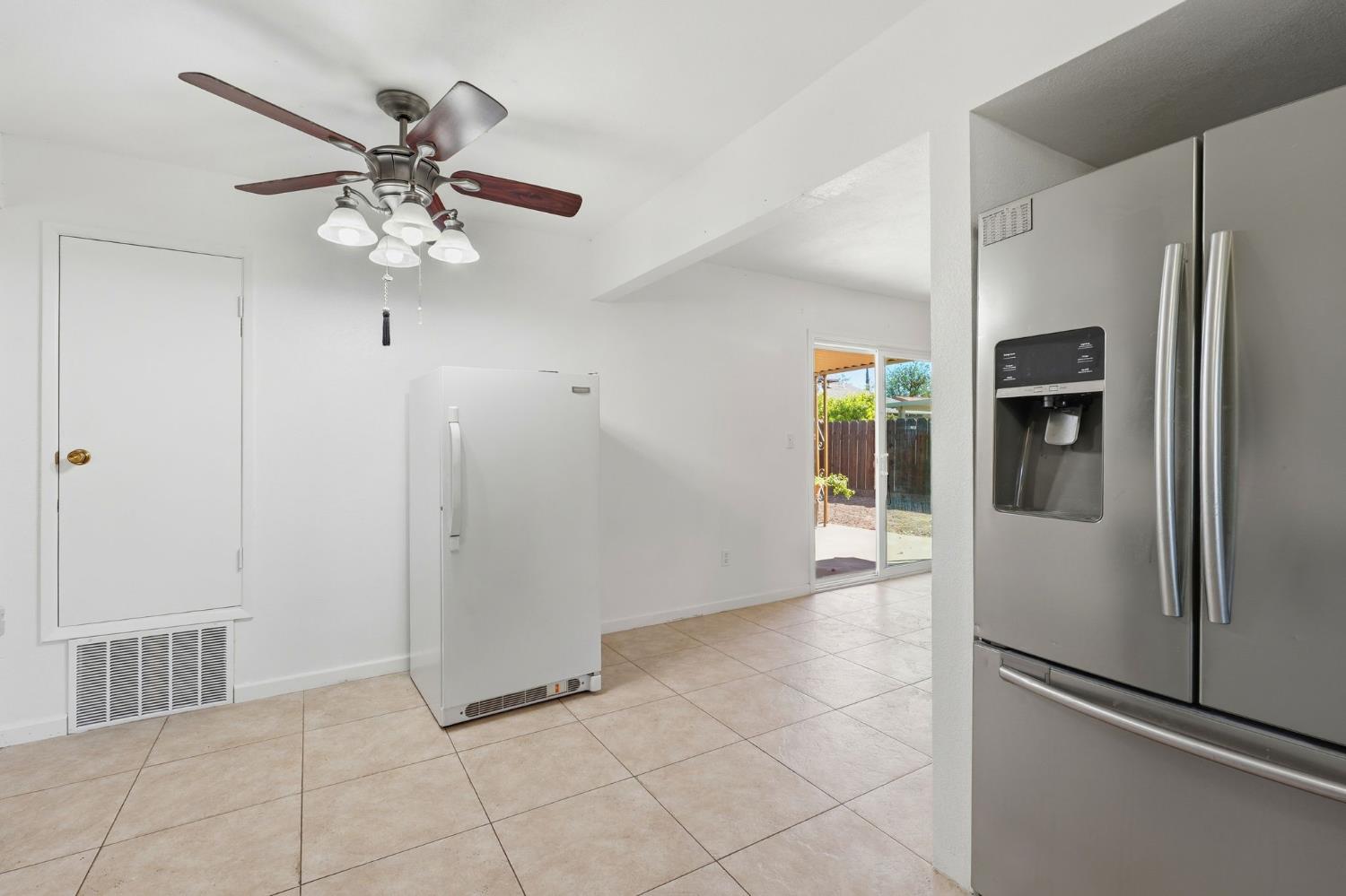2433 Kildare Ln, Modesto, CA 95354