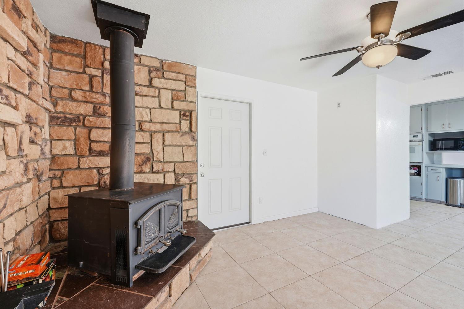 2433 Kildare Ln, Modesto, CA 95354