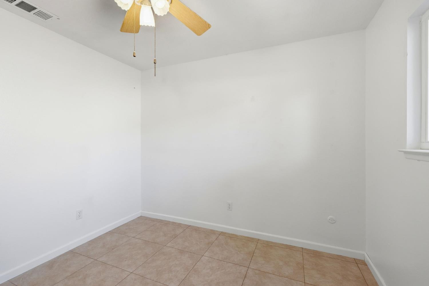 2433 Kildare Ln, Modesto, CA 95354