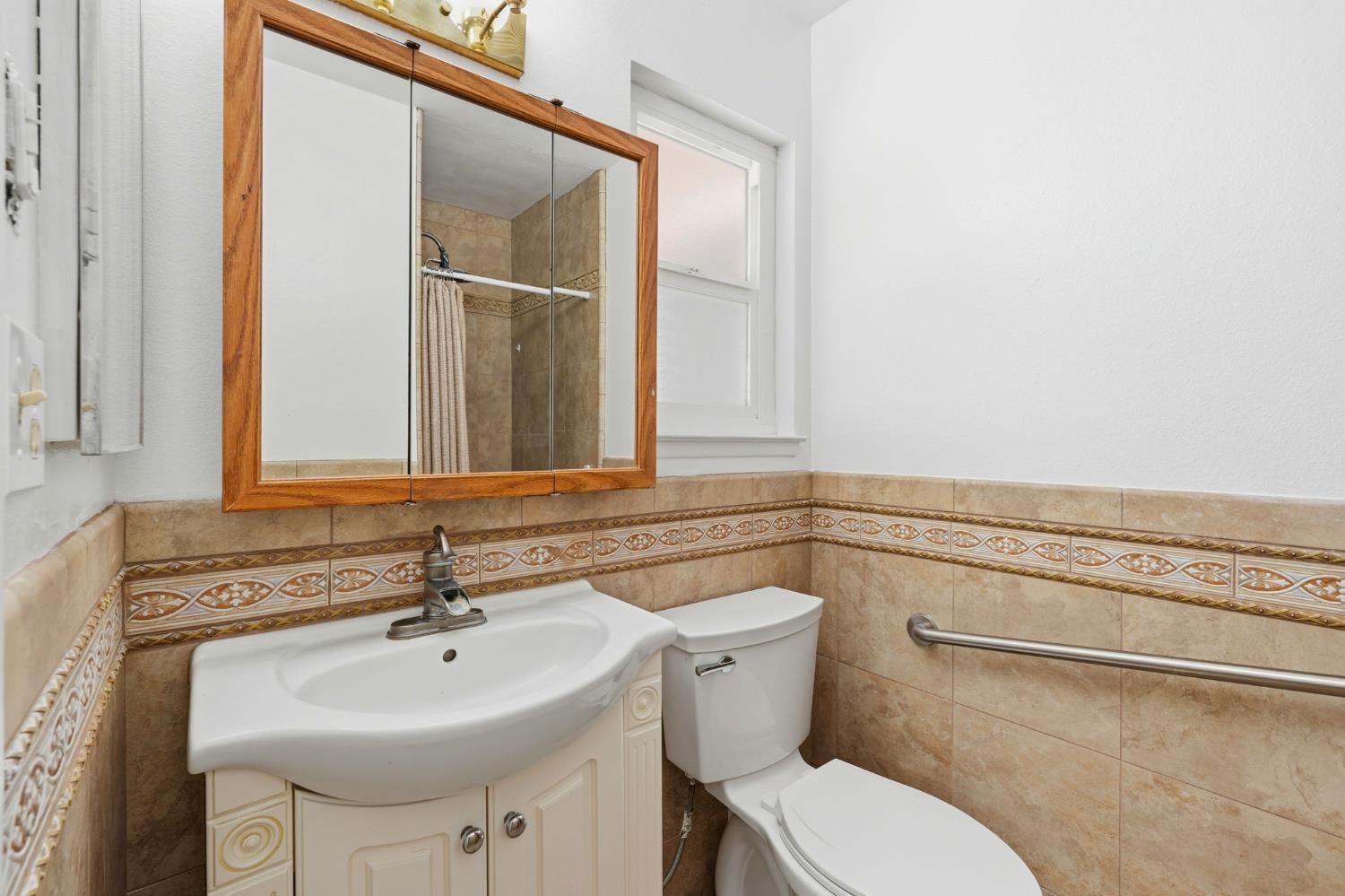 2433 Kildare Ln, Modesto, CA 95354