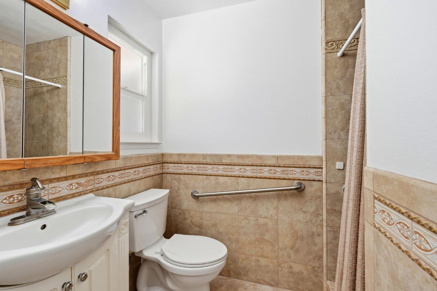 2433 Kildare Ln, Modesto, CA 95354