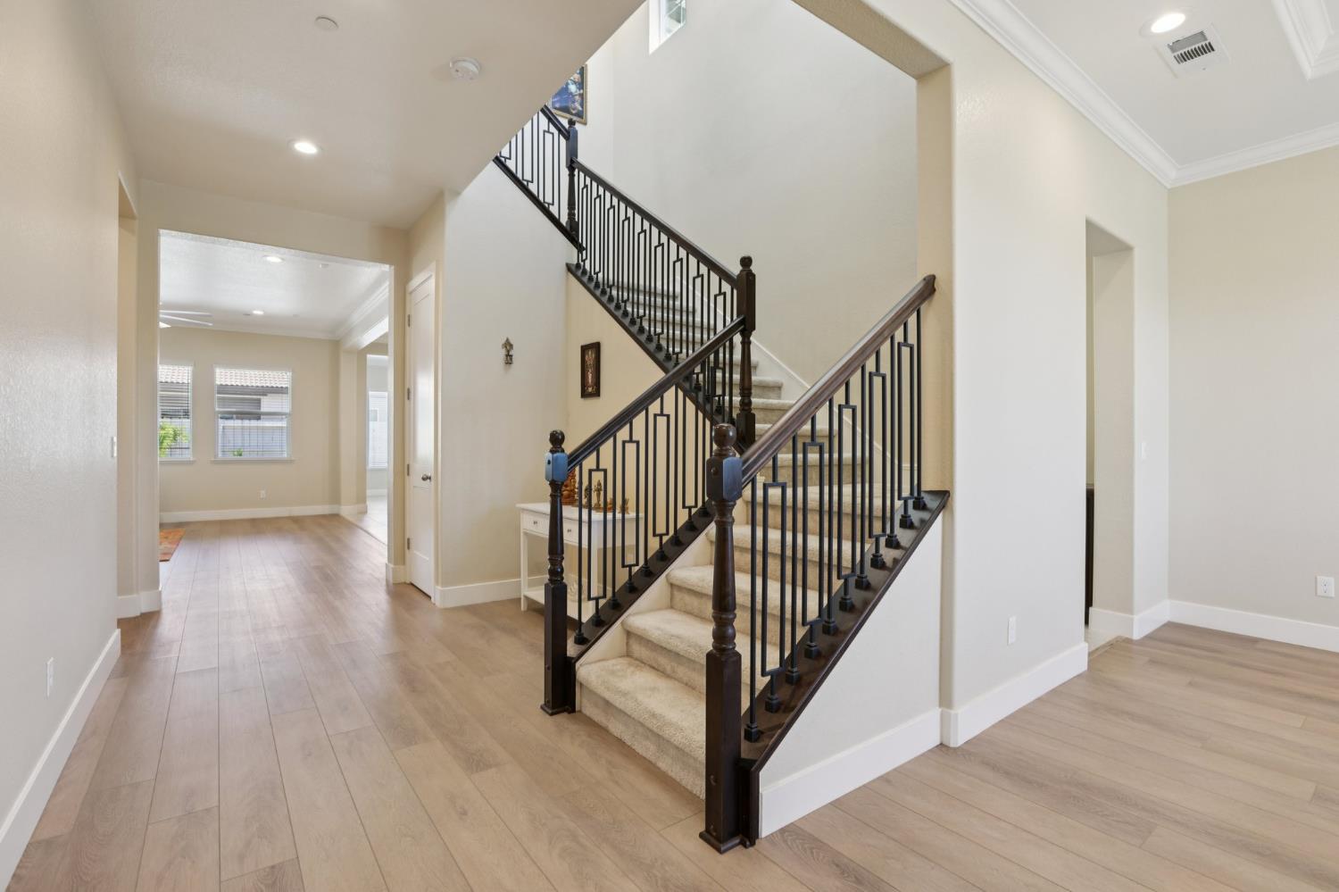 2464 Dilip Dr, Manteca, CA 95337