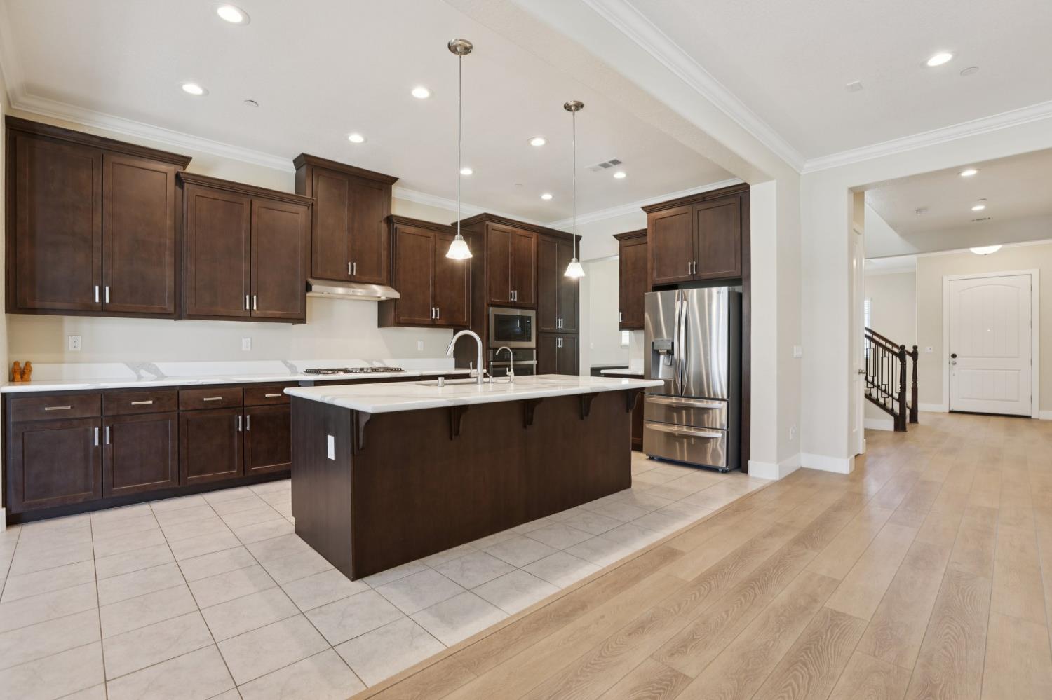 2464 Dilip Dr, Manteca, CA 95337