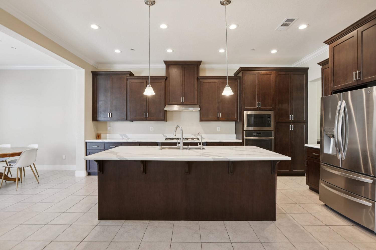 2464 Dilip Dr, Manteca, CA 95337