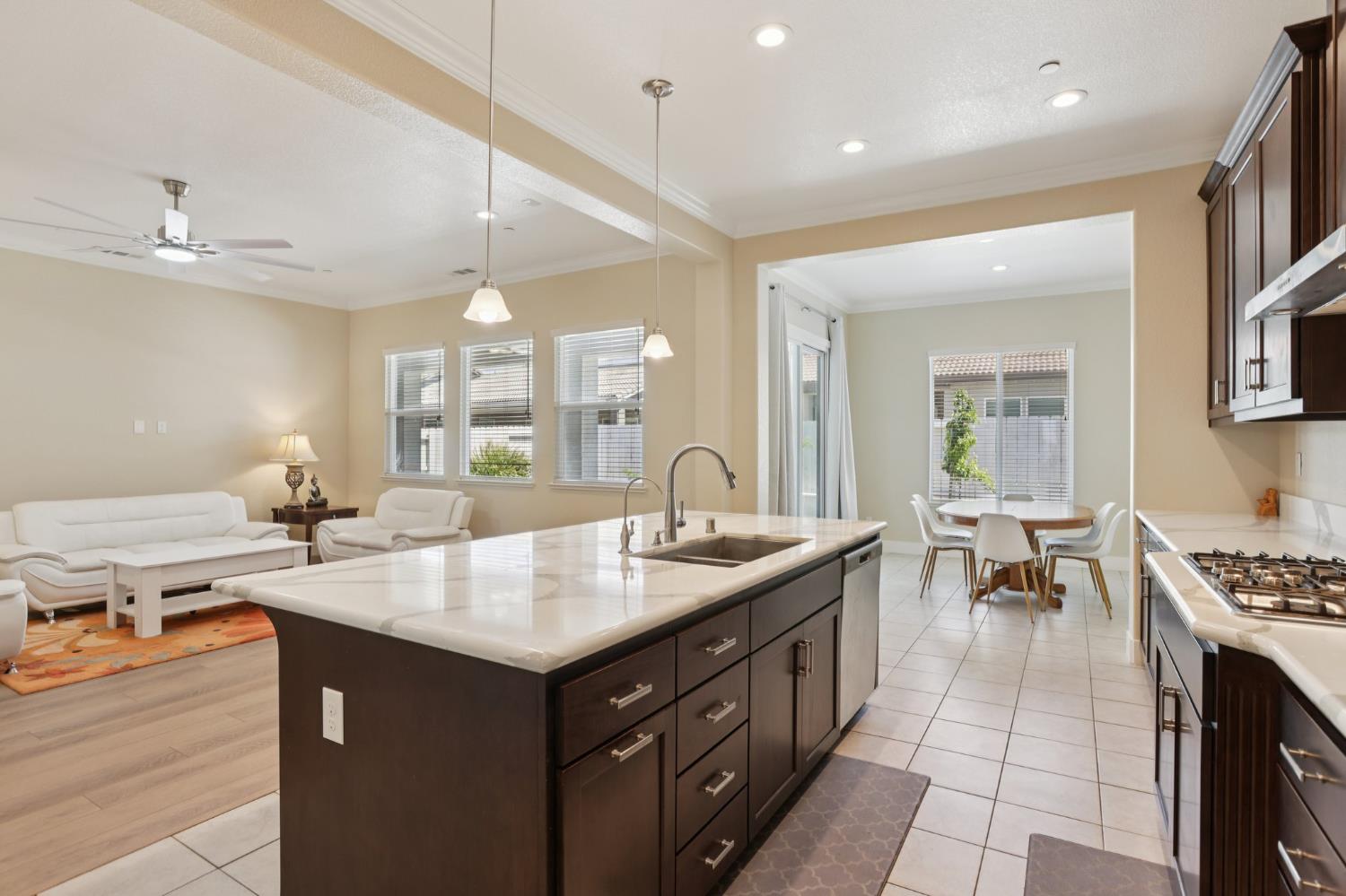 2464 Dilip Dr, Manteca, CA 95337