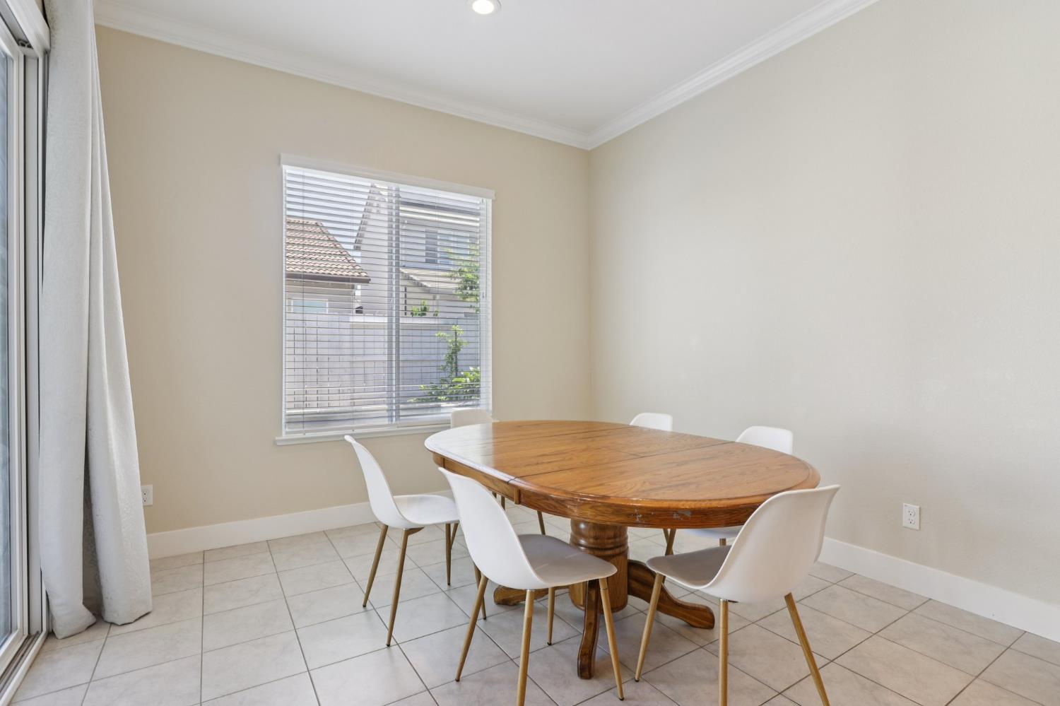 2464 Dilip Dr, Manteca, CA 95337