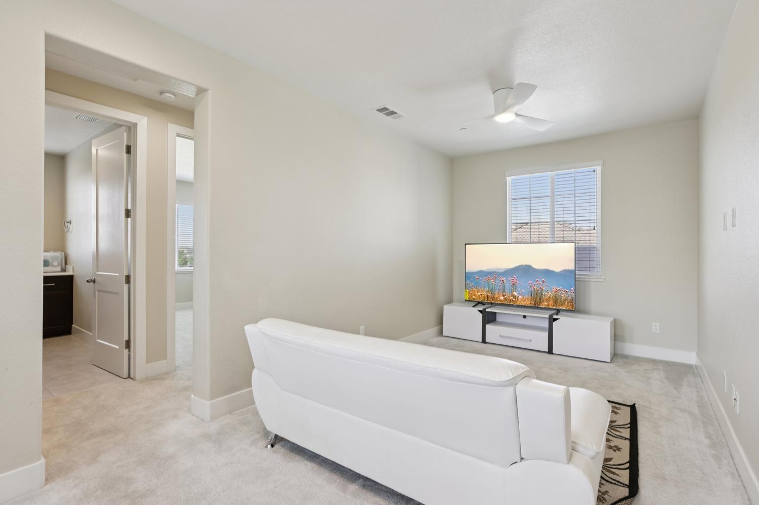 2464 Dilip Dr, Manteca, CA 95337