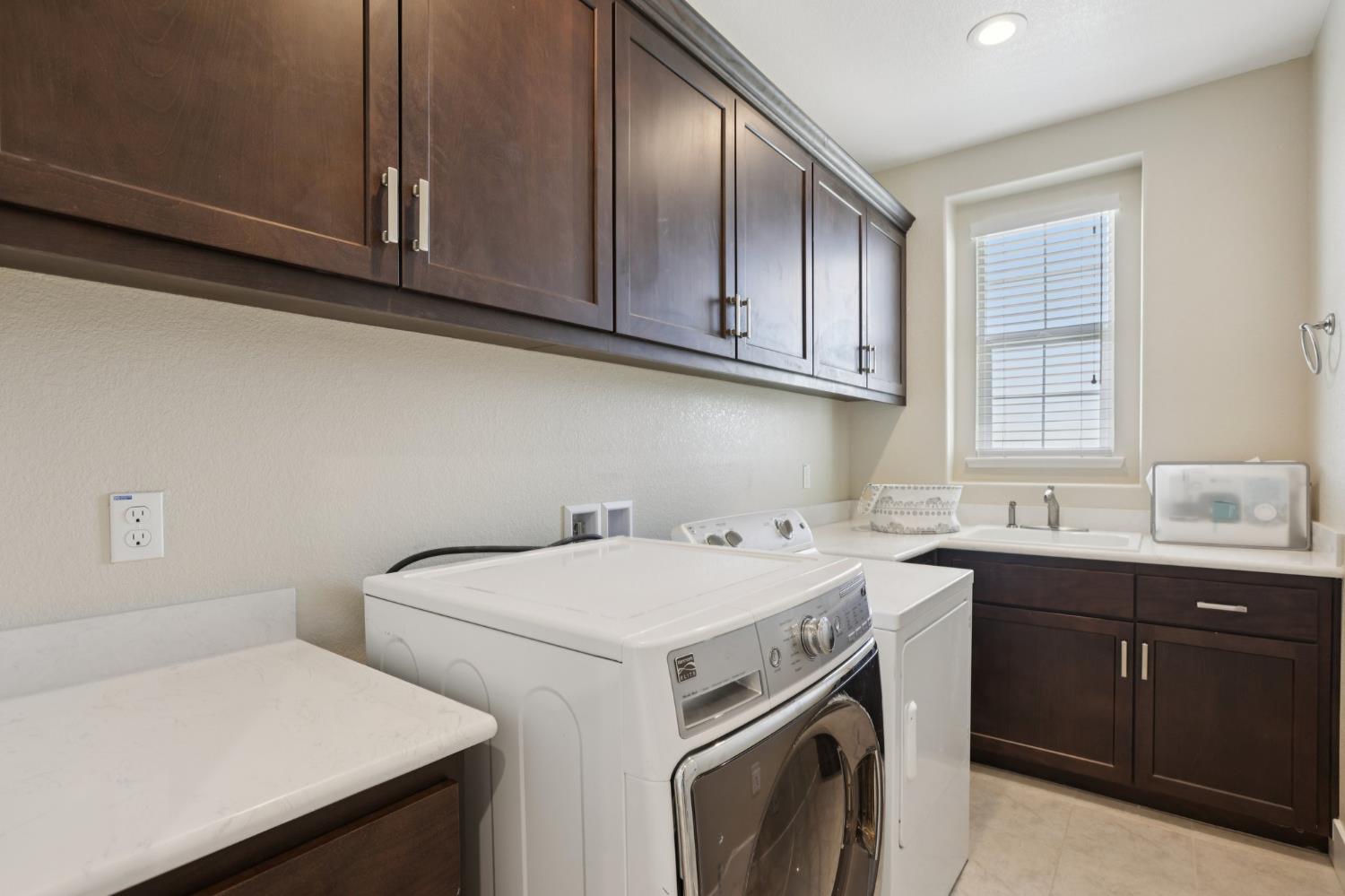 2464 Dilip Dr, Manteca, CA 95337