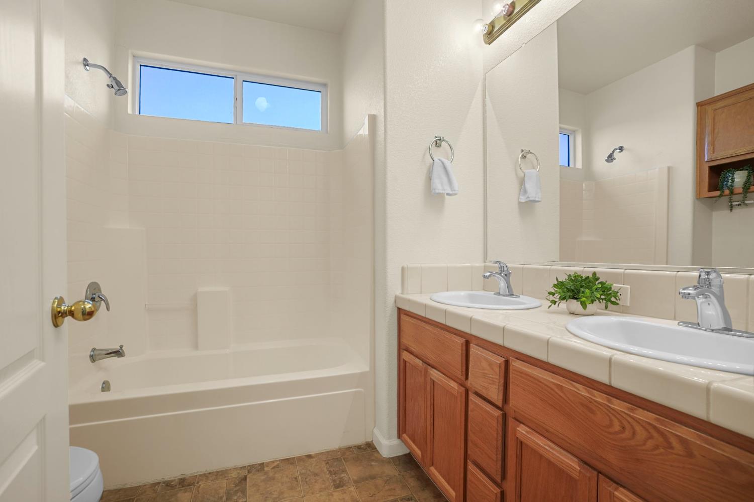 3231 Pocket Ave, Riverbank, CA 95367