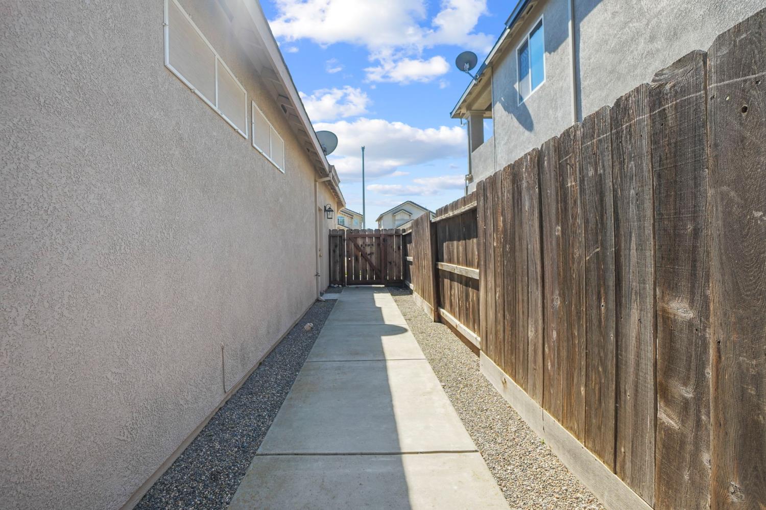 3231 Pocket Ave, Riverbank, CA 95367