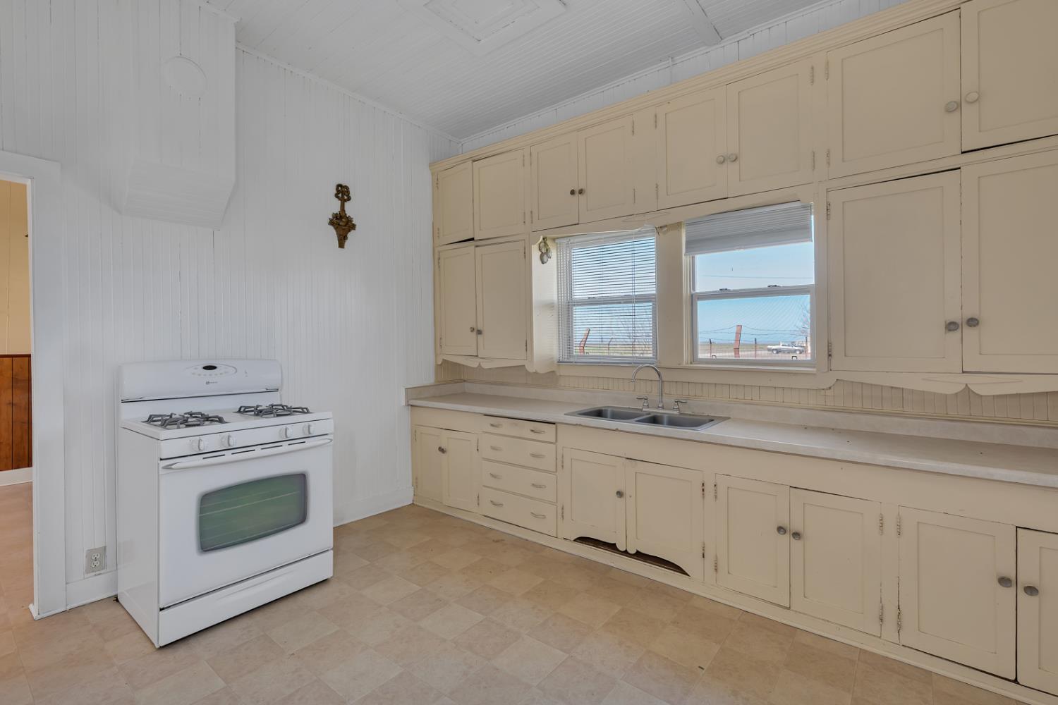 9084 O Street, South Dos Palos, CA 93665