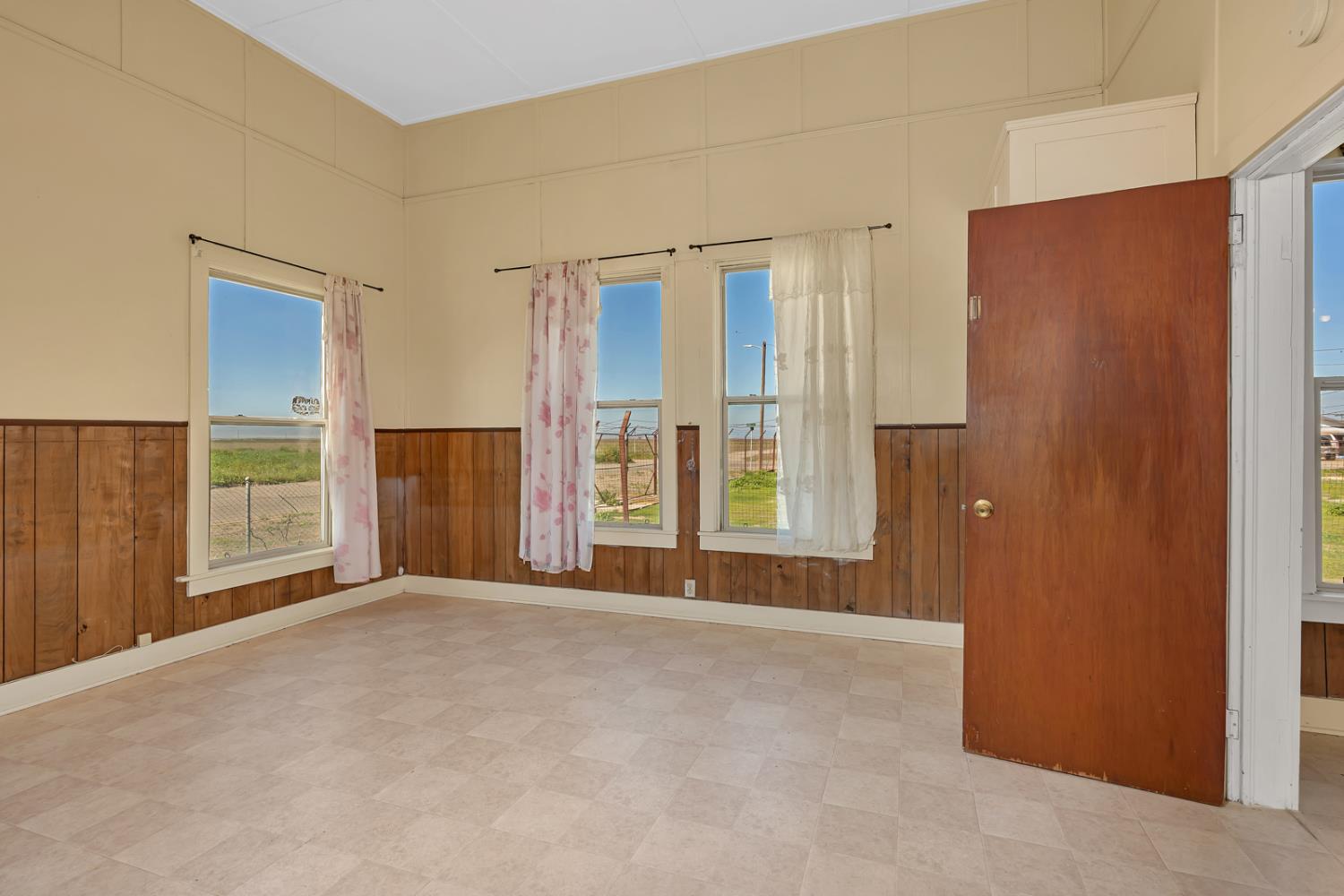 9084 O Street, South Dos Palos, CA 93665