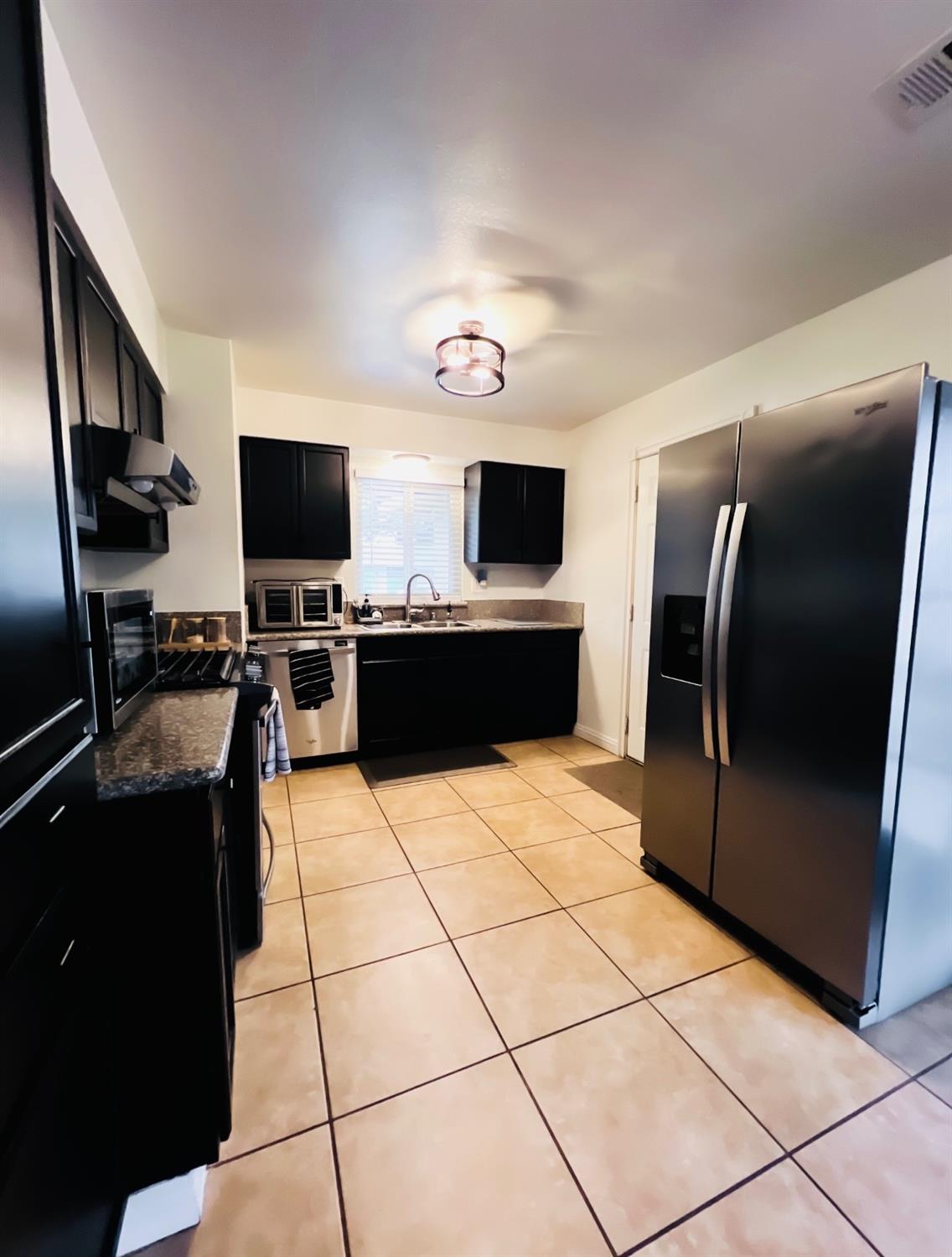 2101 Milford Ln, Modesto, CA 95355