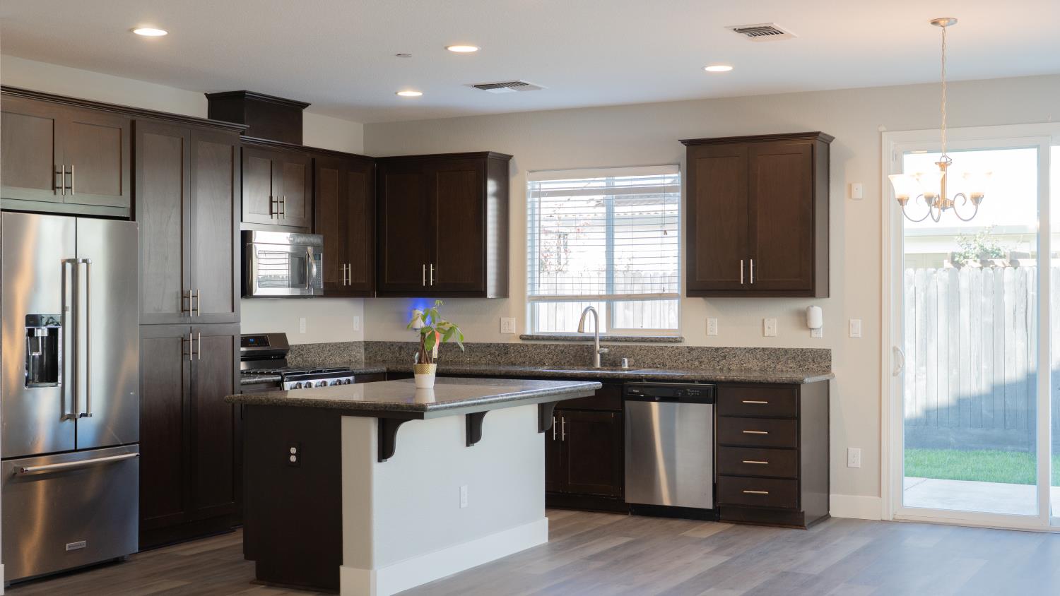 2531 Granite Dr, Atwater, CA 95301