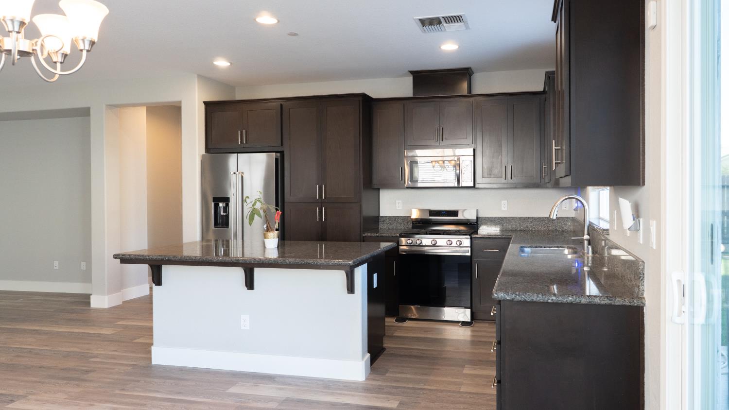 2531 Granite Dr, Atwater, CA 95301