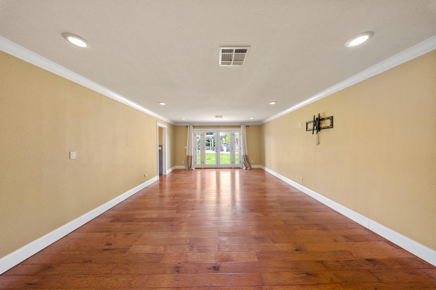 4225 Santa Fe St, Riverbank, CA 95367