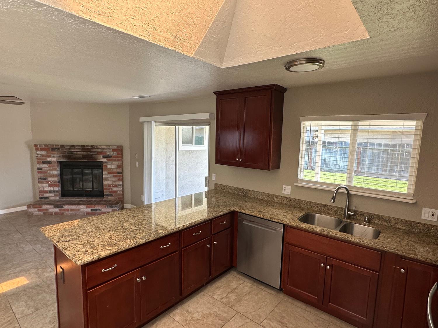 924 Kingery Dr, Ripon, CA 95366