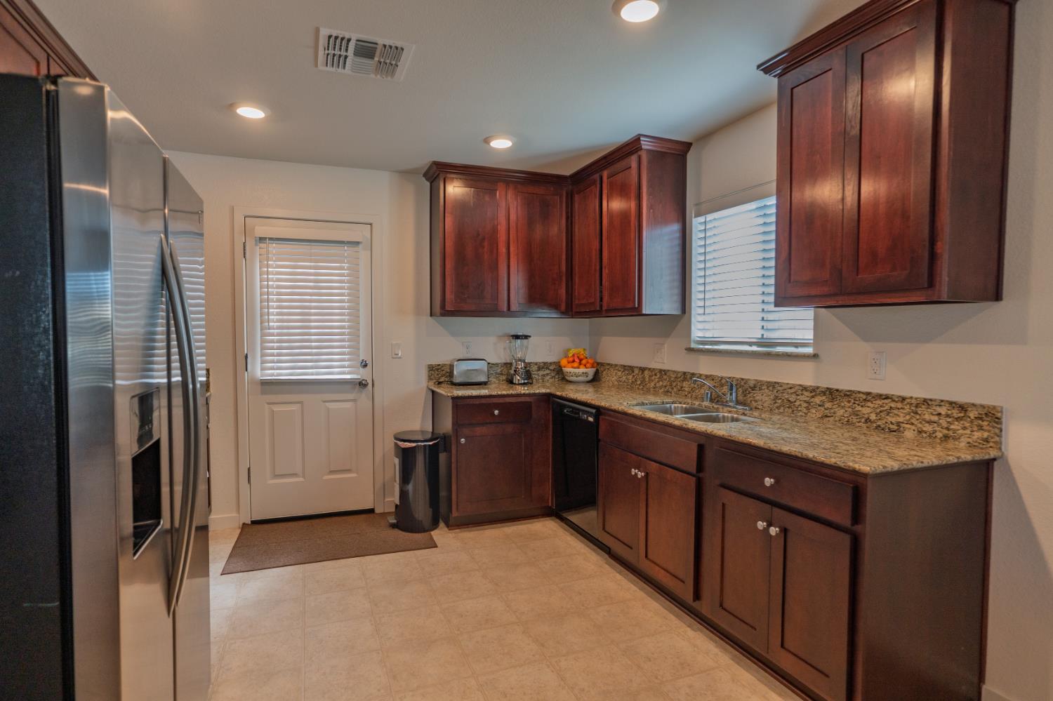 714 Dean Ct, Merced, CA 95341