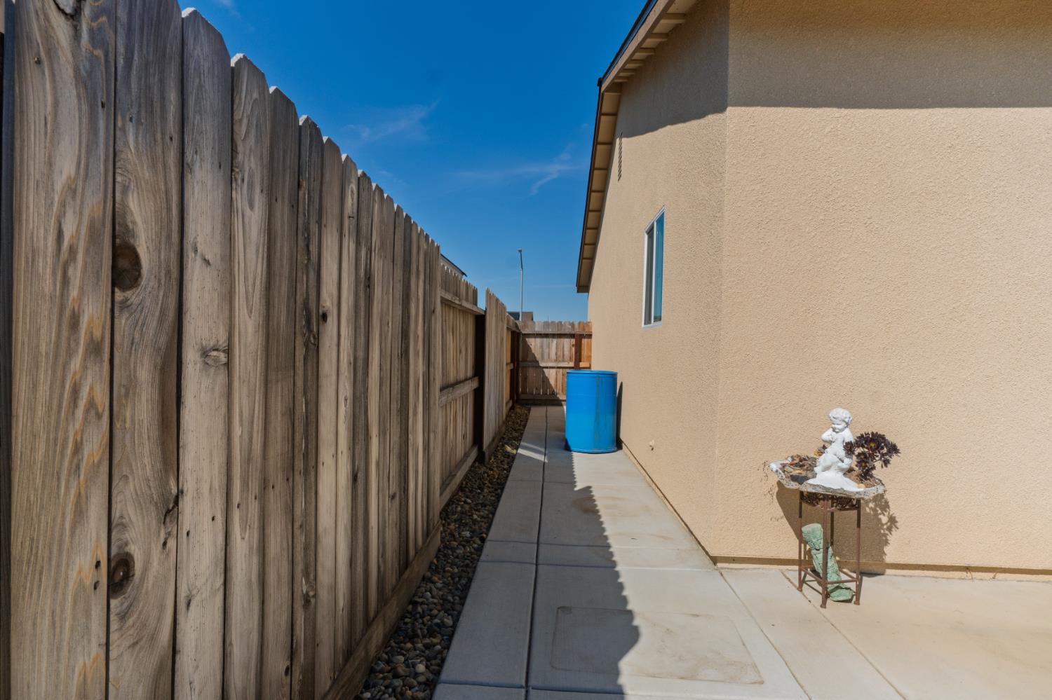 714 Dean Ct, Merced, CA 95341