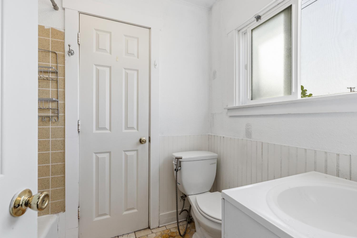 621 Poplar St, Oakdale, CA 95361