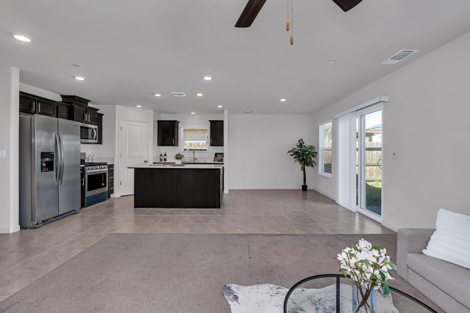 2272 Owens Ct, Los Banos, CA 93635