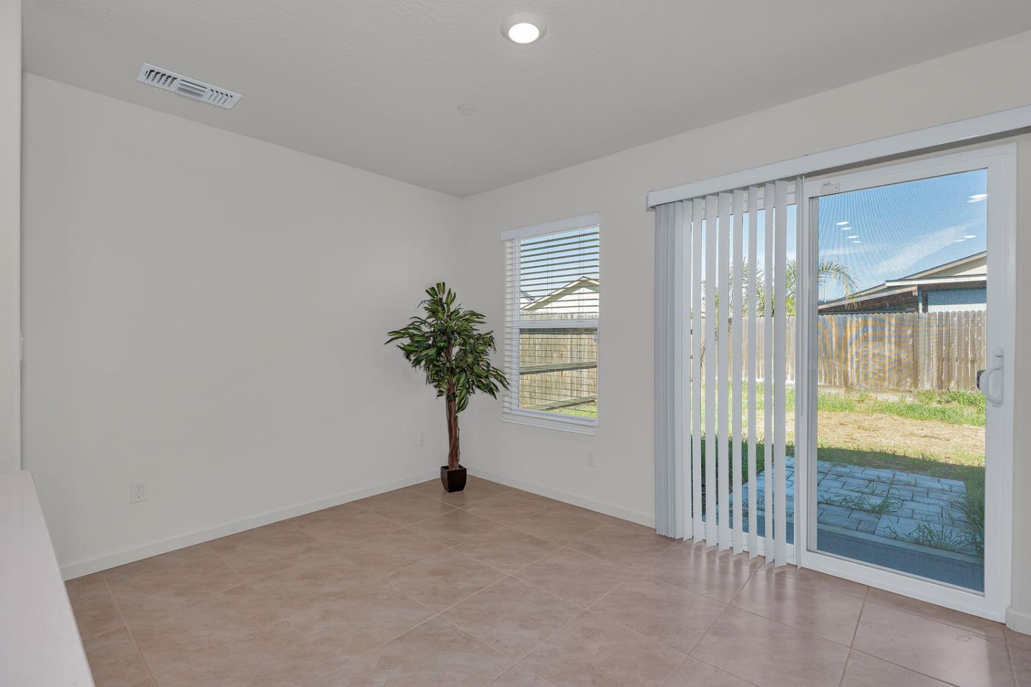 2272 Owens Ct, Los Banos, CA 93635