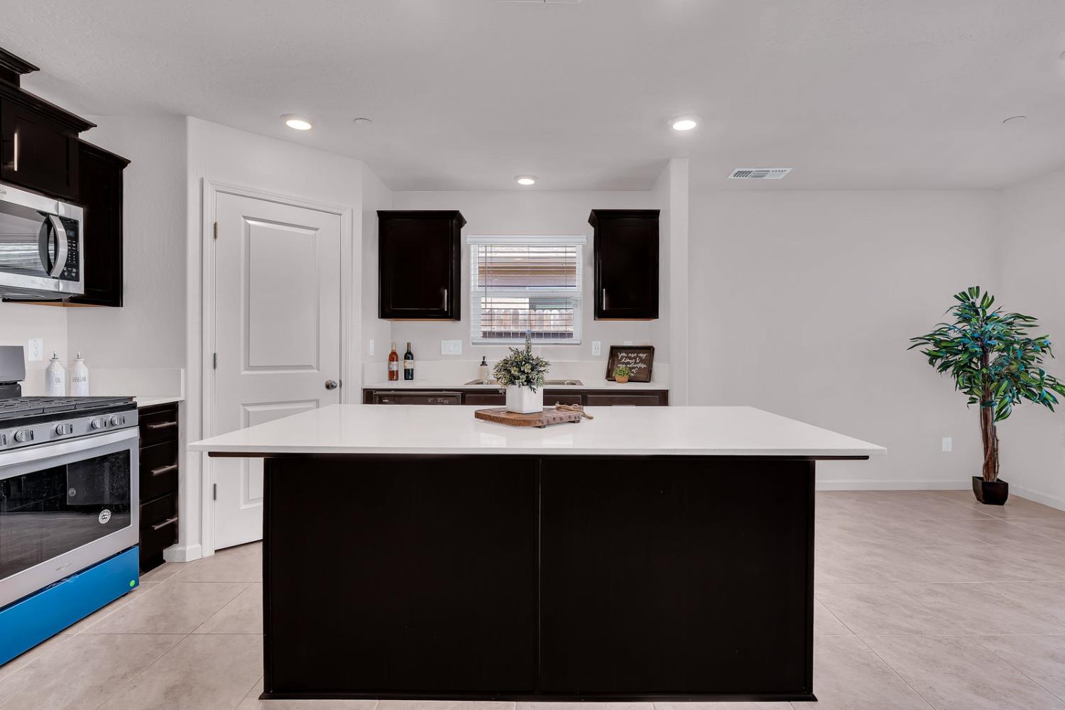 2272 Owens Ct, Los Banos, CA 93635