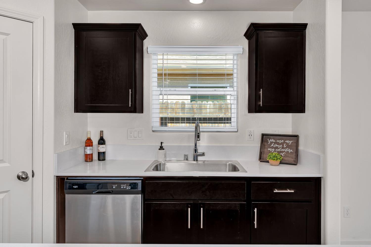 2272 Owens Ct, Los Banos, CA 93635