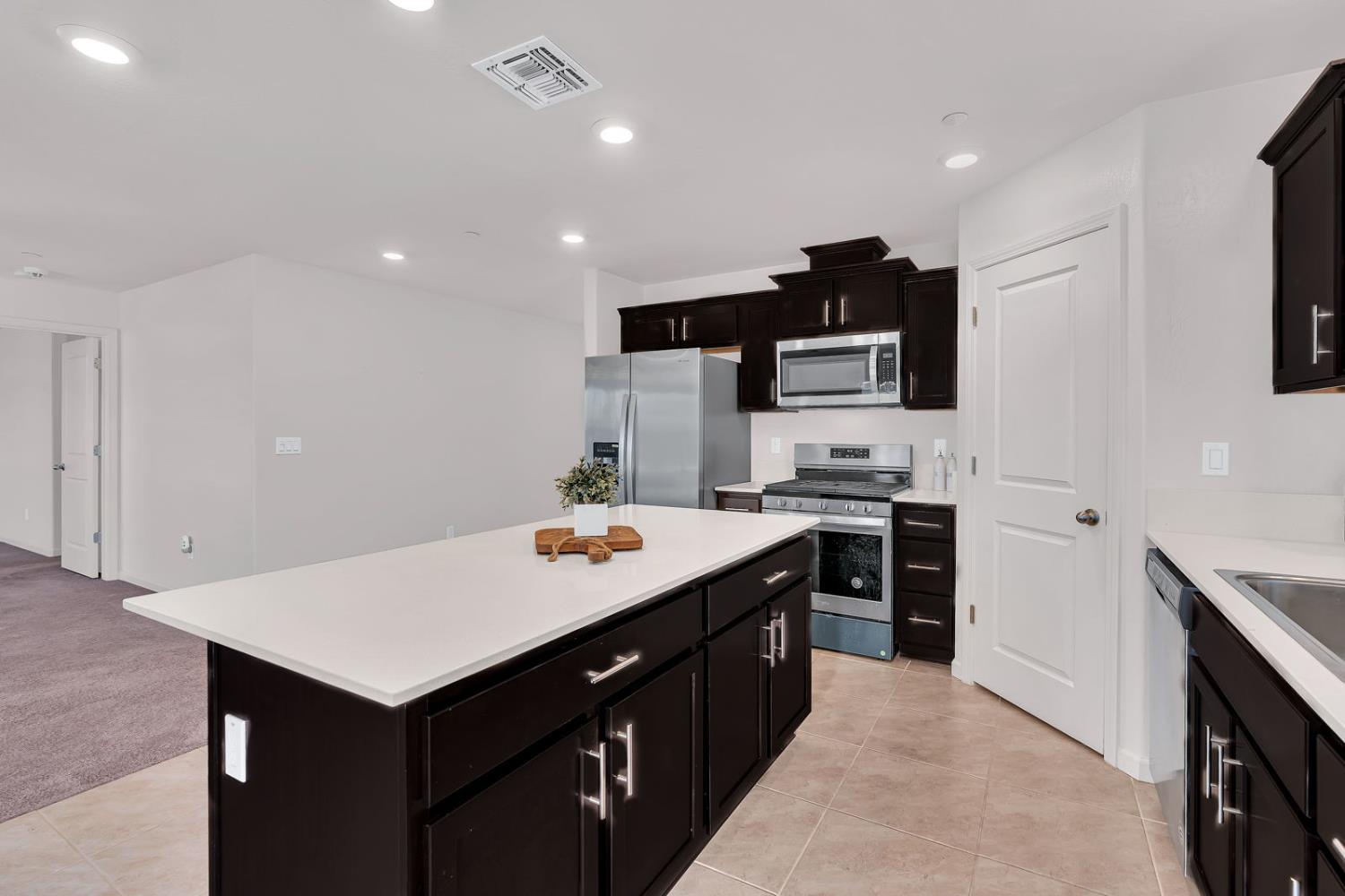 2272 Owens Ct, Los Banos, CA 93635