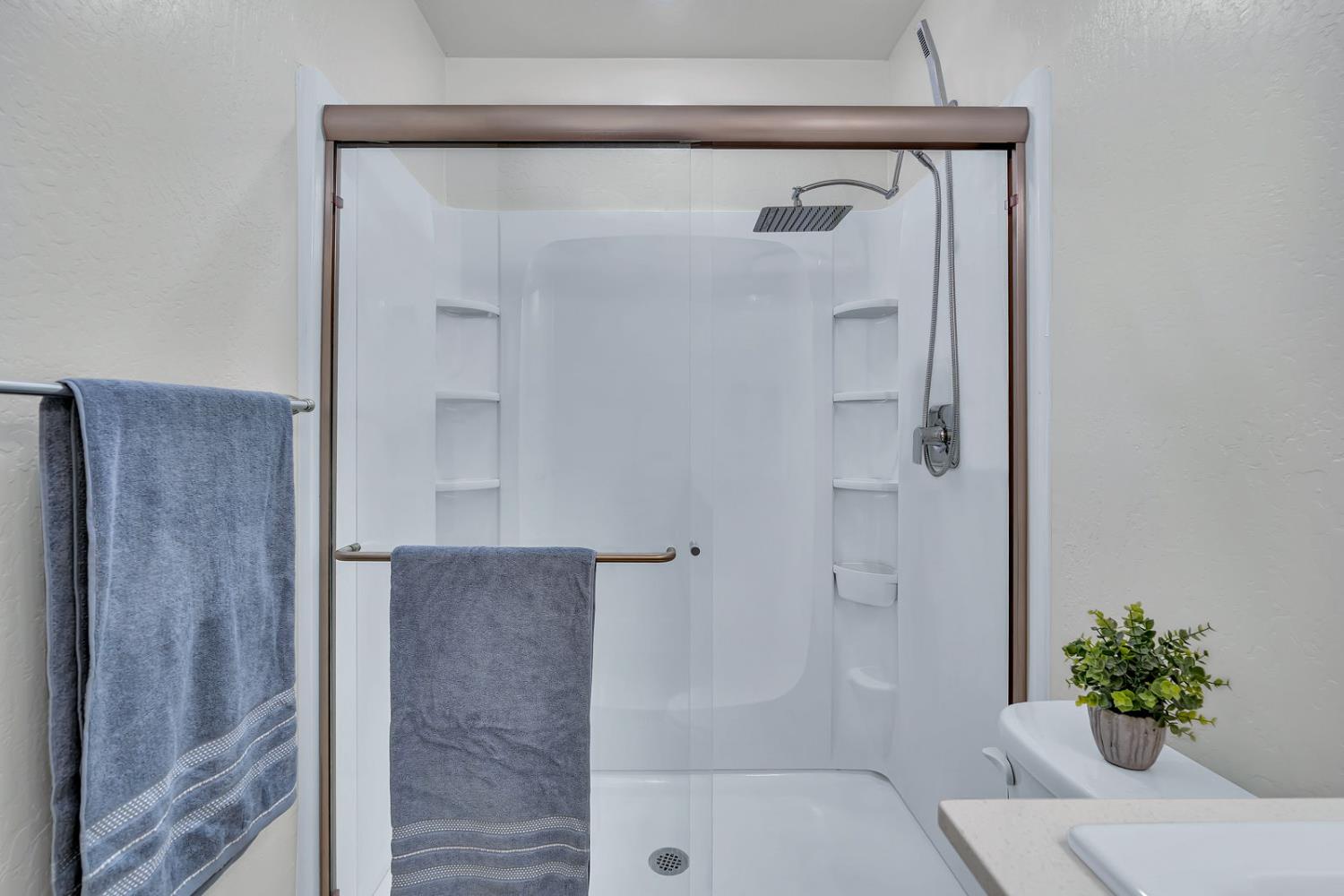 2272 Owens Ct, Los Banos, CA 93635