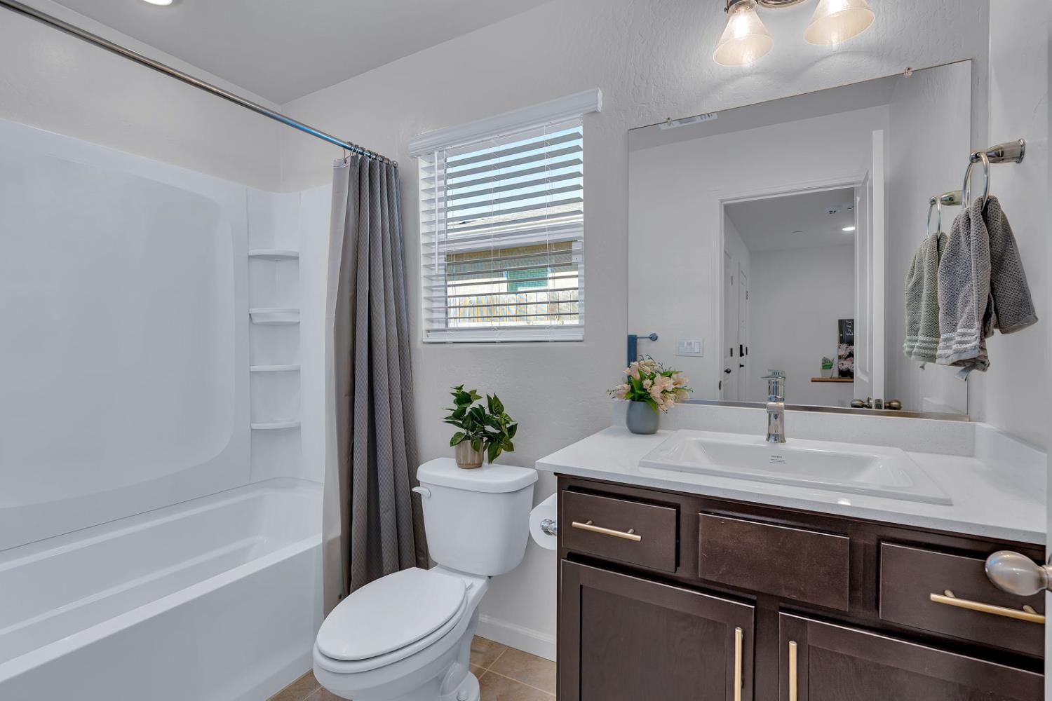 2272 Owens Ct, Los Banos, CA 93635