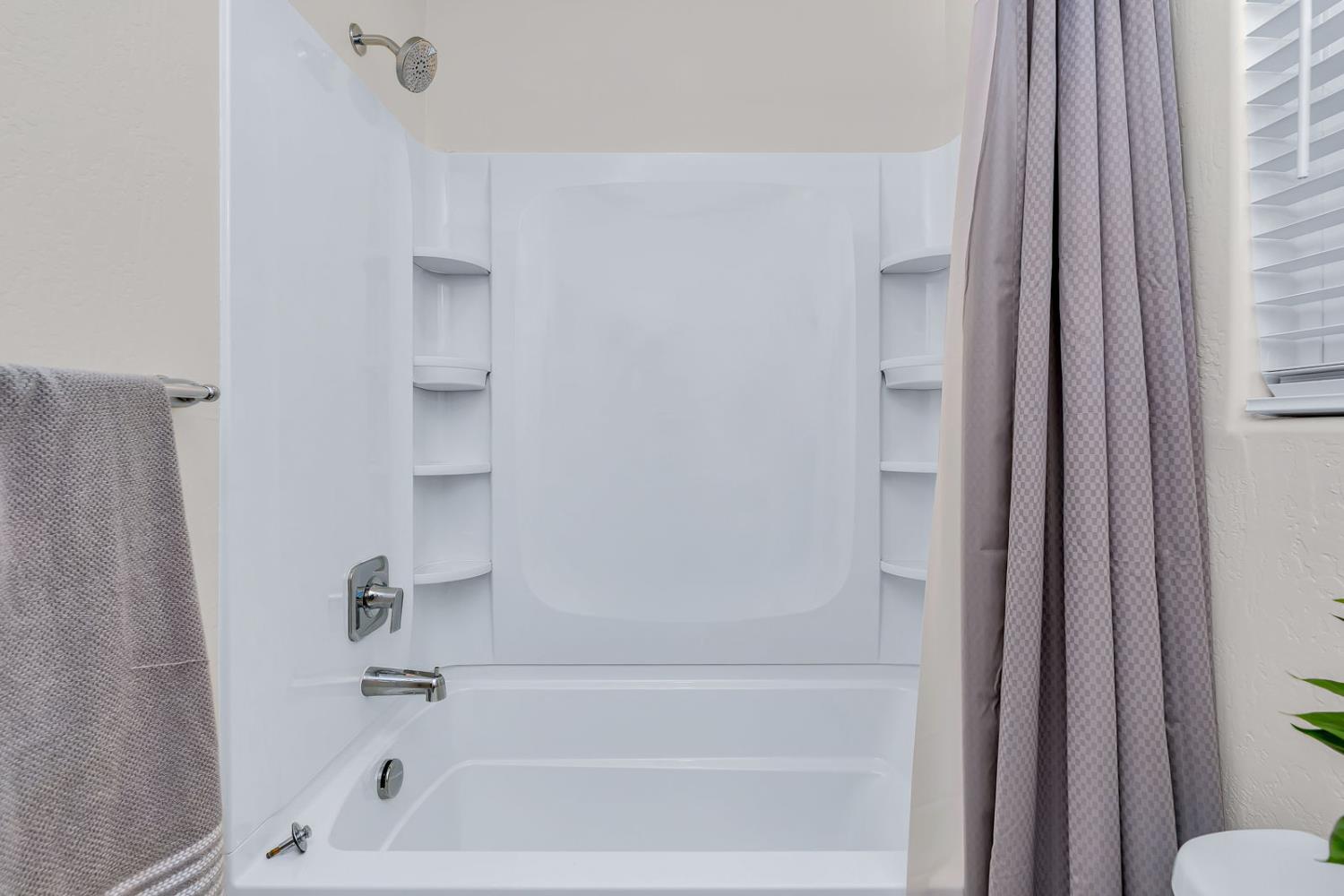 2272 Owens Ct, Los Banos, CA 93635