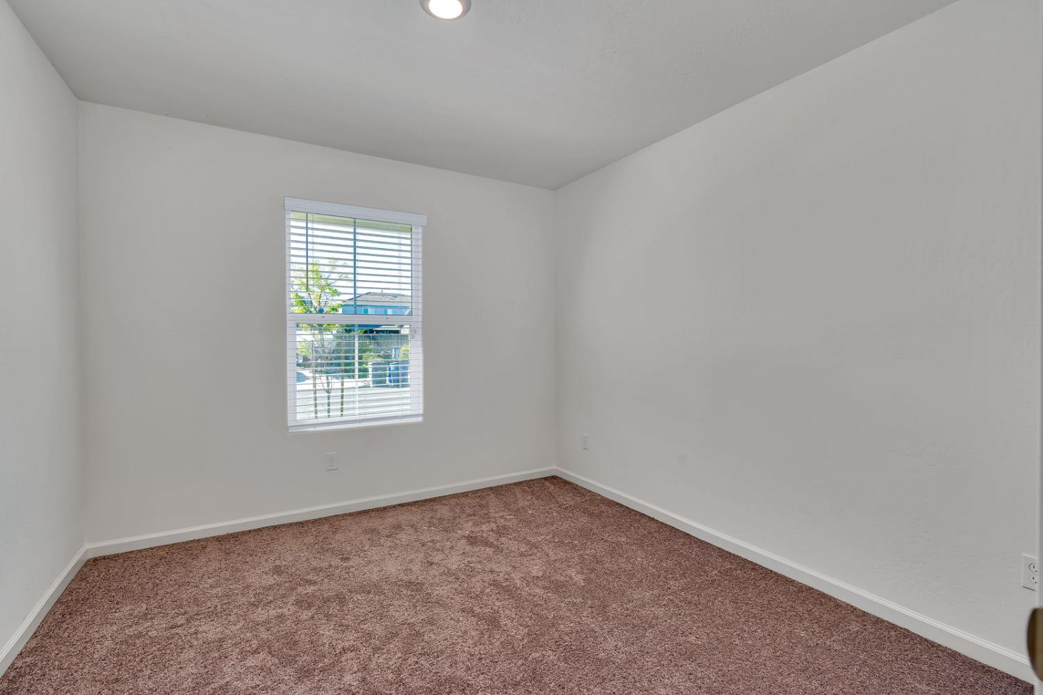 2272 Owens Ct, Los Banos, CA 93635