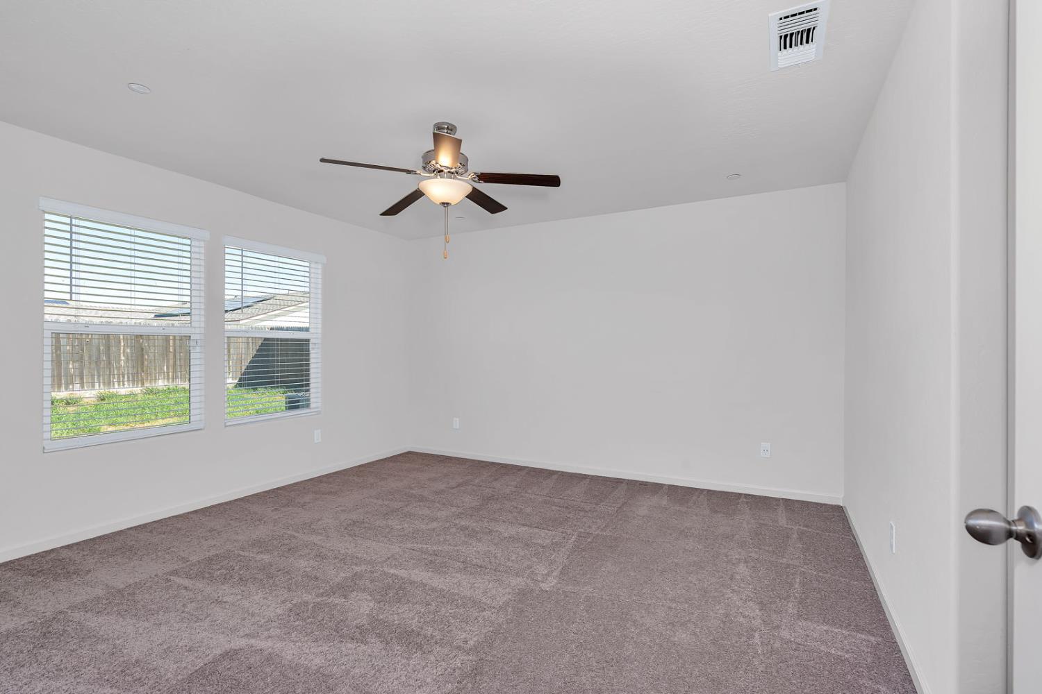 2272 Owens Ct, Los Banos, CA 93635