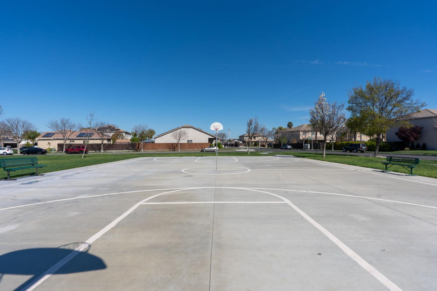 2272 Owens Ct, Los Banos, CA 93635