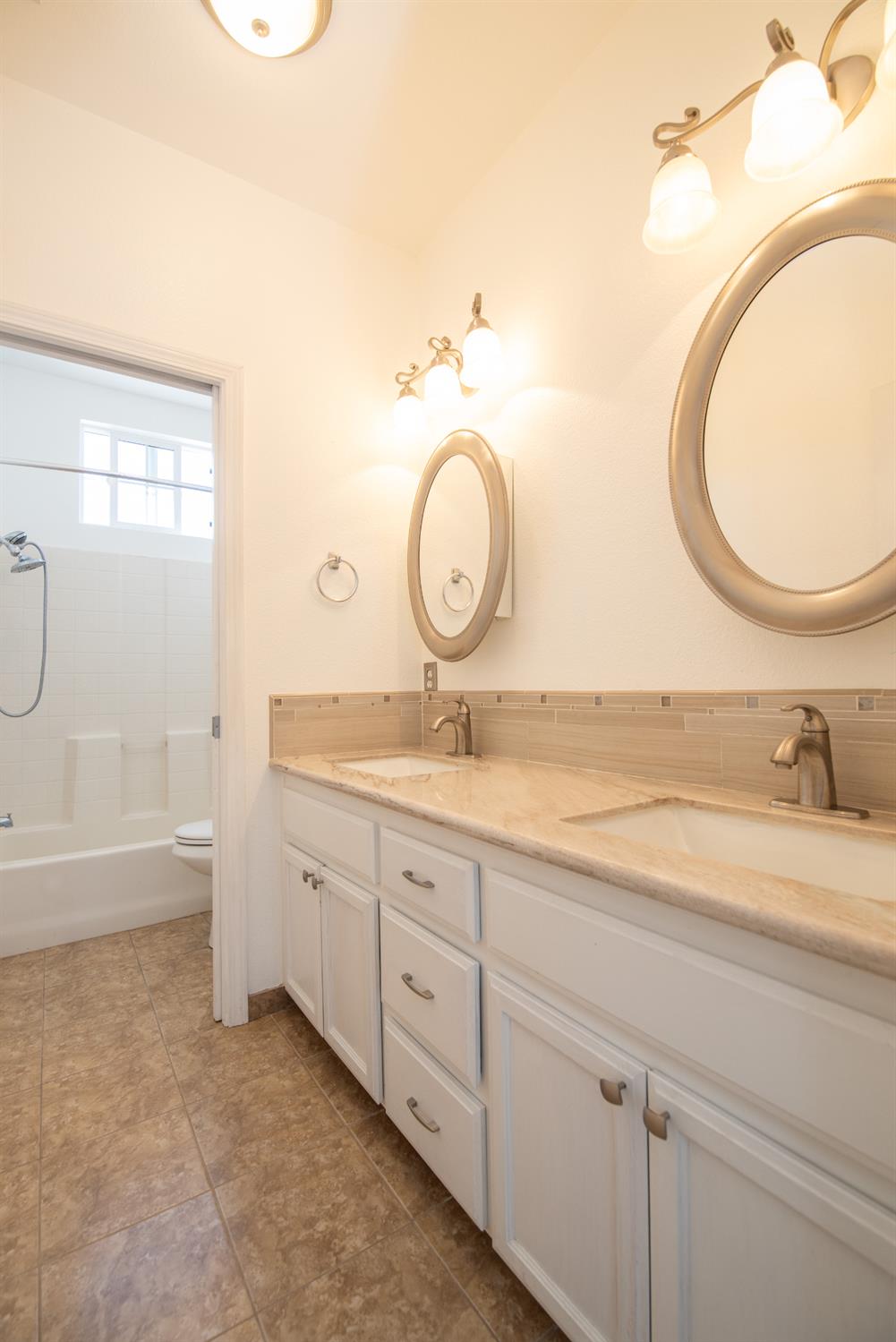 3601 Chant Dr, Modesto, CA 95355