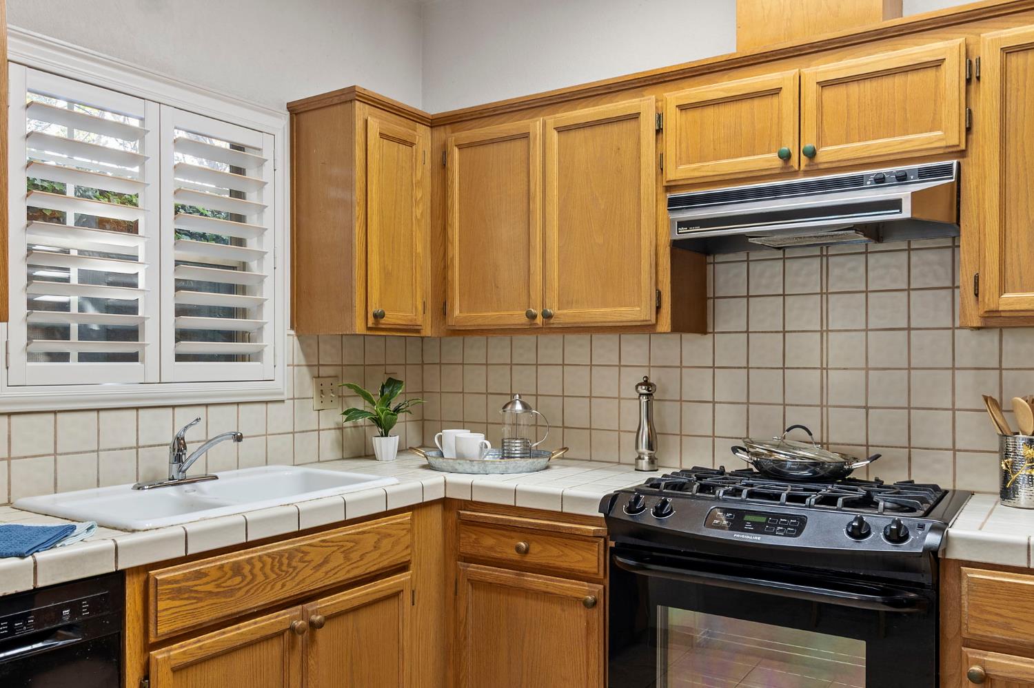 1615 College Ave, Modesto, CA 95350