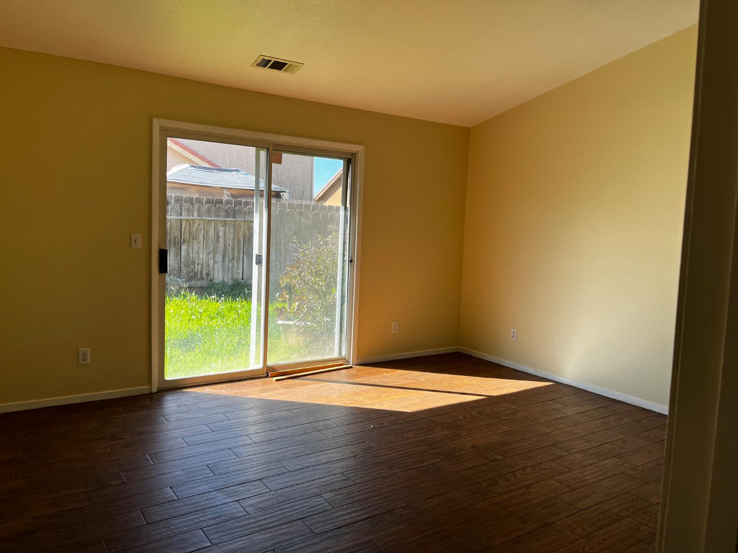 1860 Vassar Ct, Los Banos, CA 93635