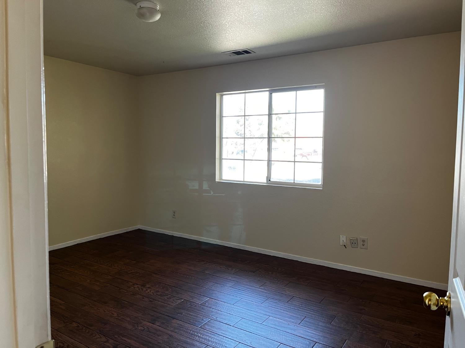 1860 Vassar Ct, Los Banos, CA 93635