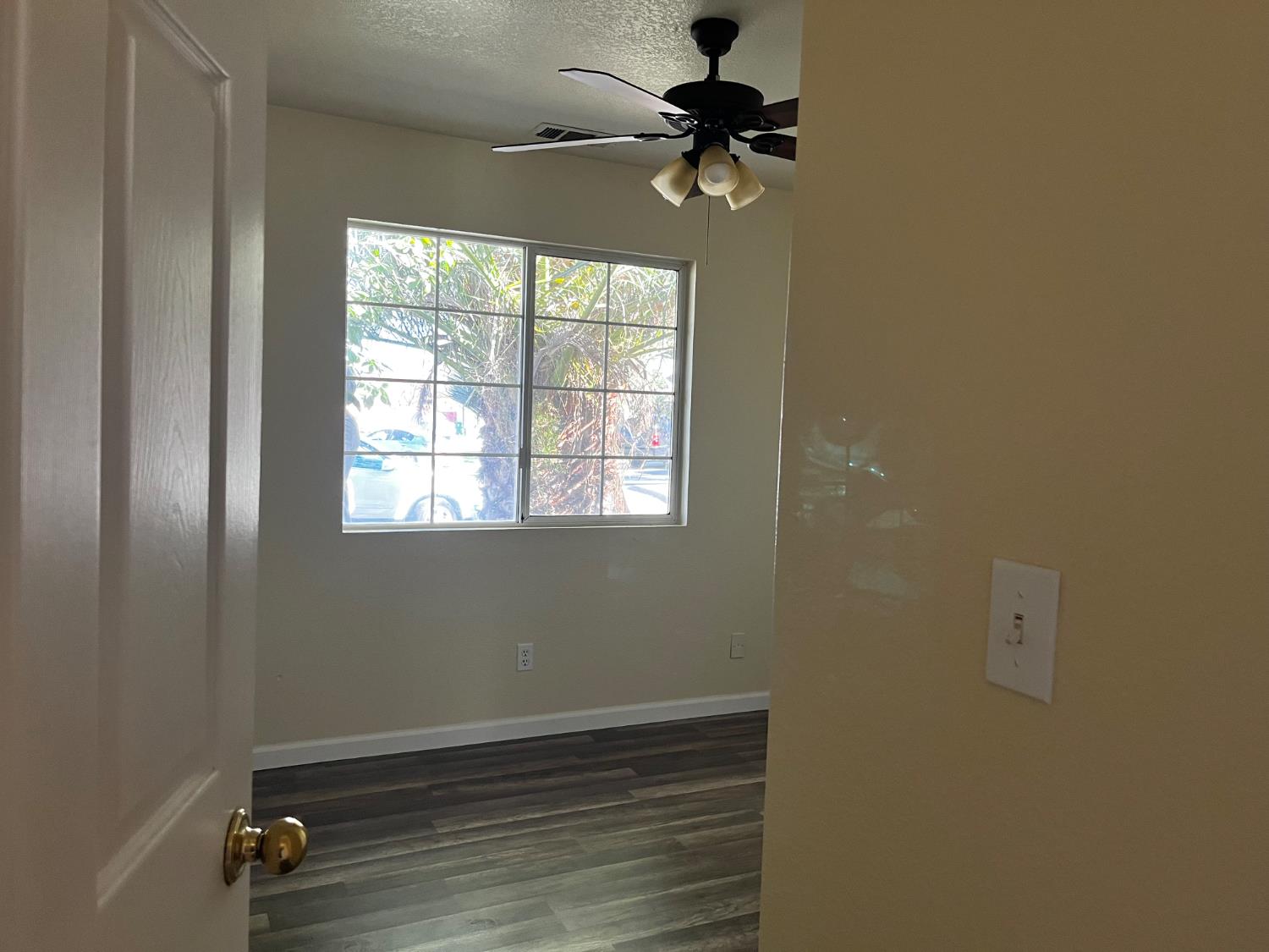 1860 Vassar Ct, Los Banos, CA 93635