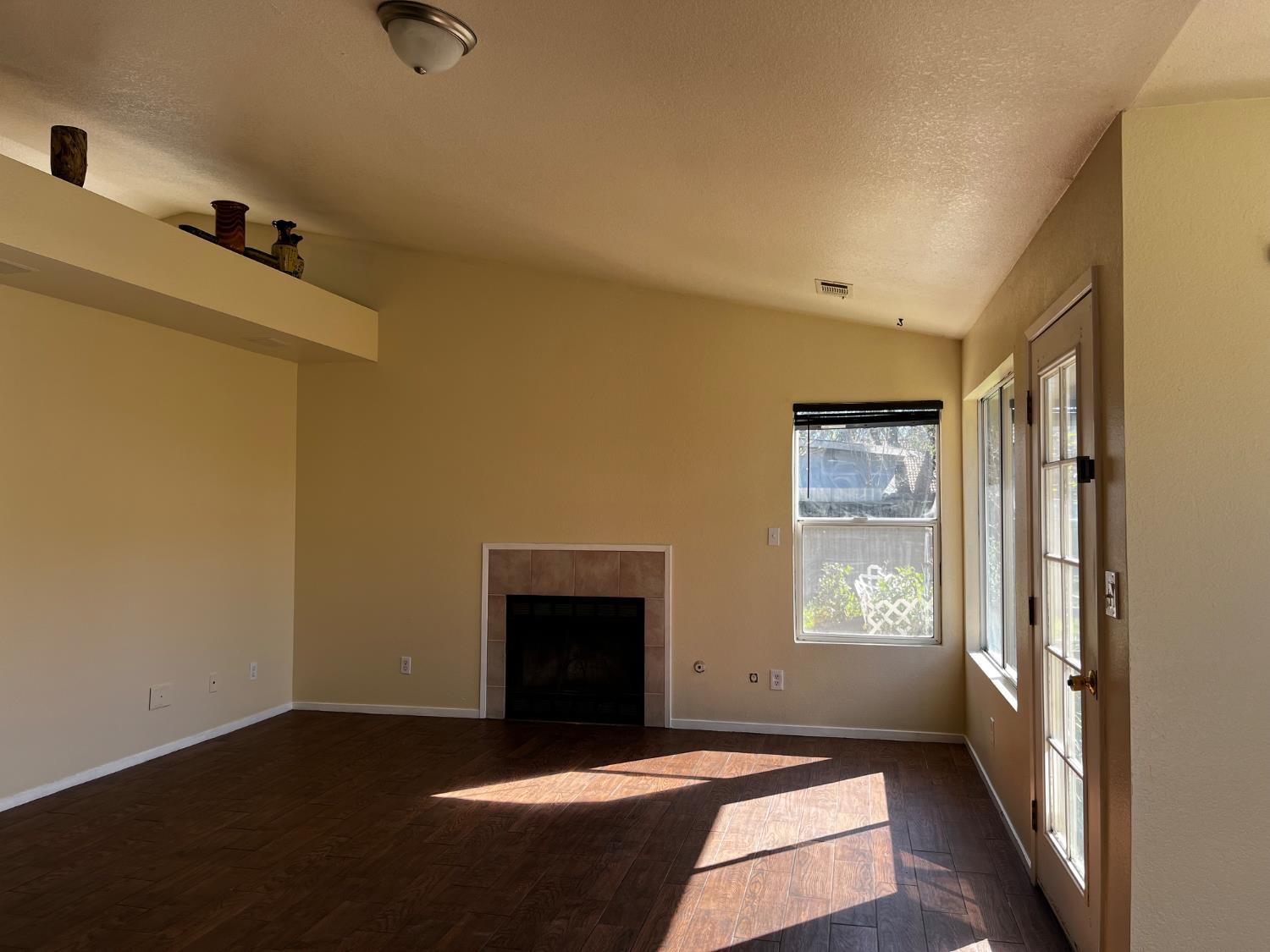 1860 Vassar Ct, Los Banos, CA 93635