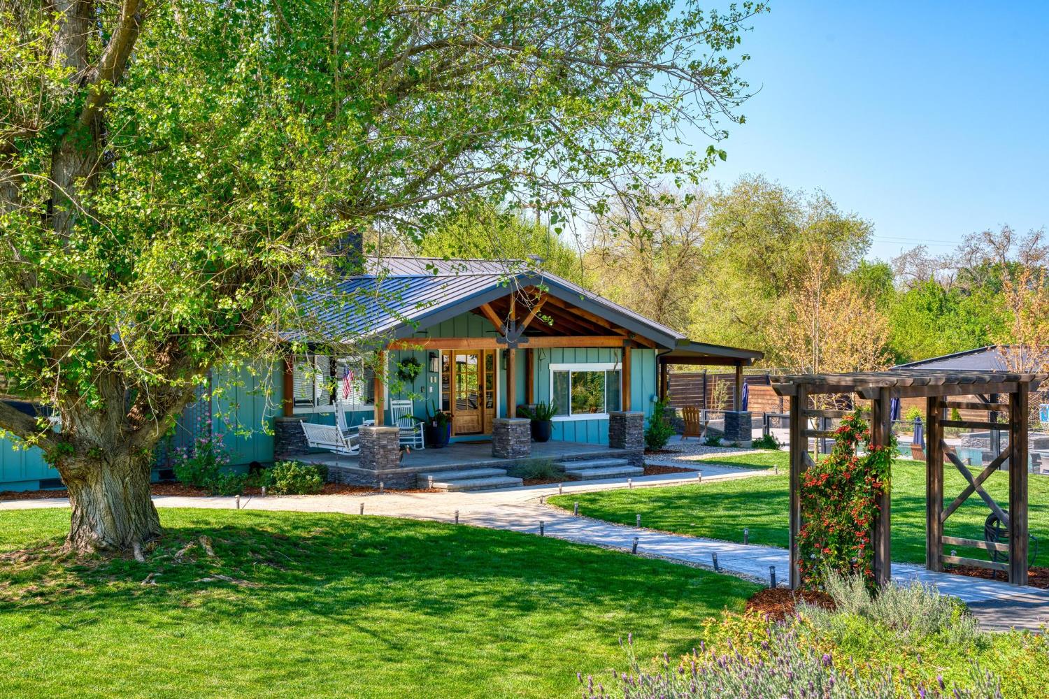 9576 Meadow Dr, Winton, CA 95388