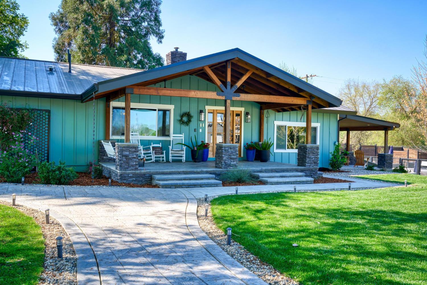 9576 Meadow Dr, Winton, CA 95388