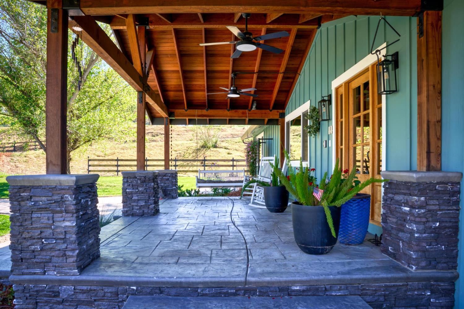 9576 Meadow Dr, Winton, CA 95388