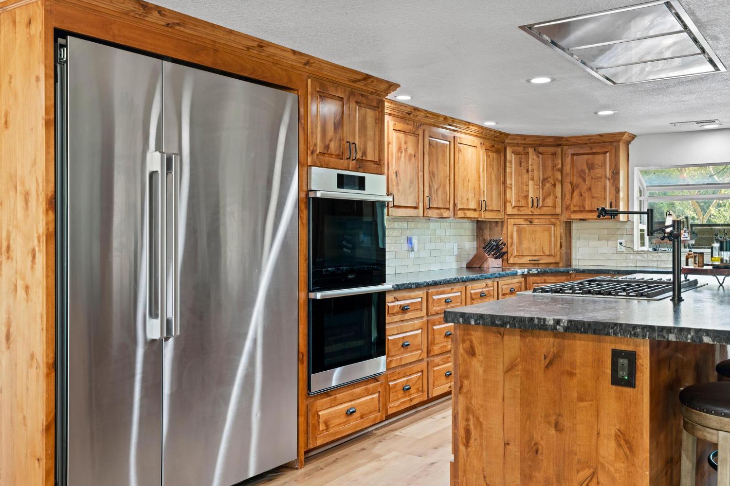 9576 Meadow Dr, Winton, CA 95388