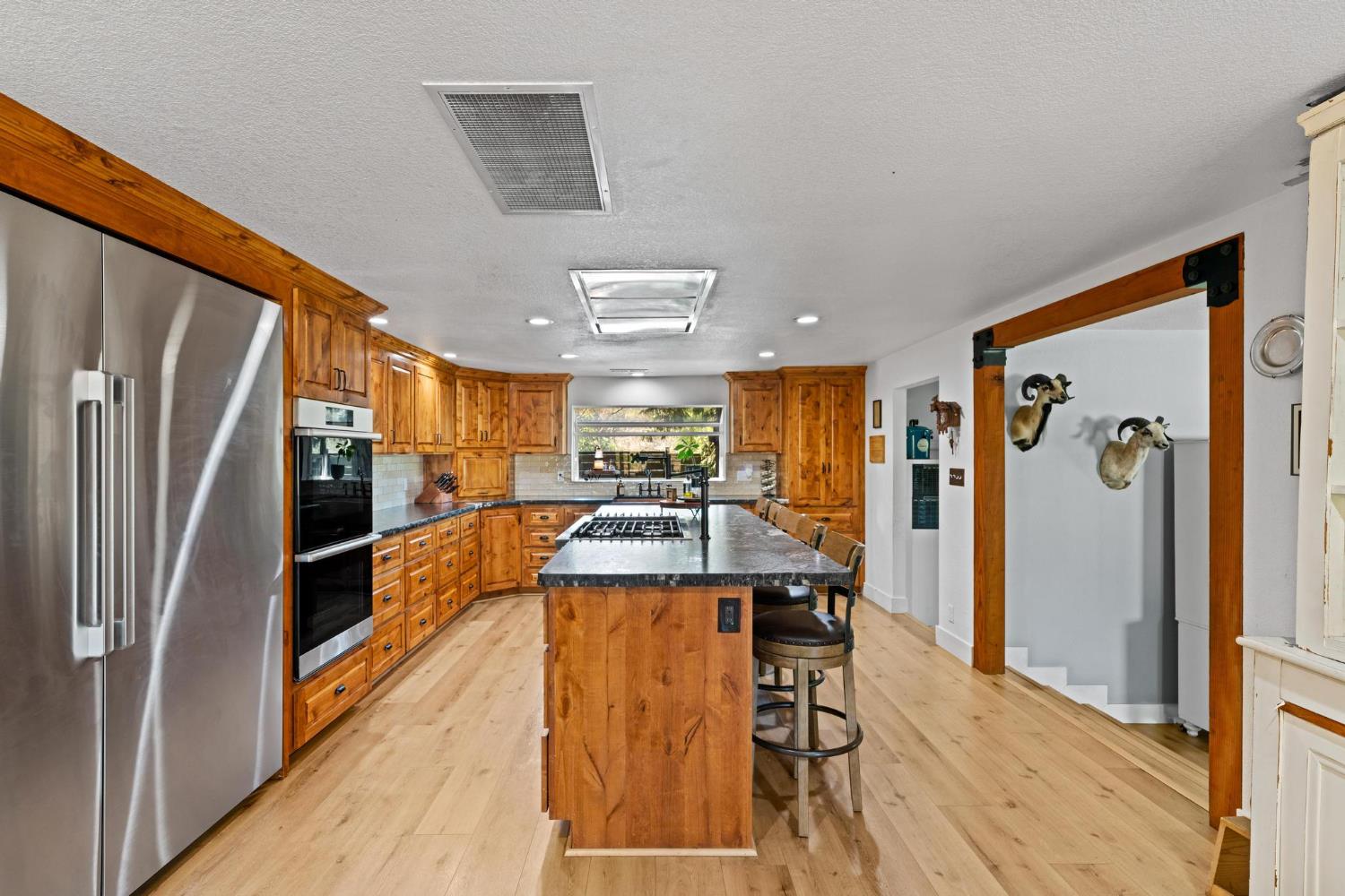 9576 Meadow Dr, Winton, CA 95388