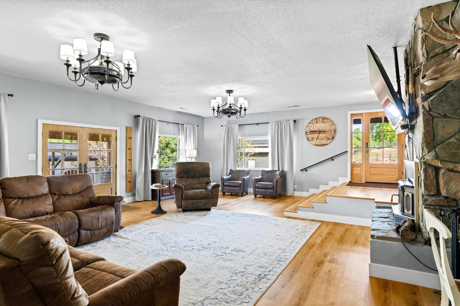 9576 Meadow Dr, Winton, CA 95388