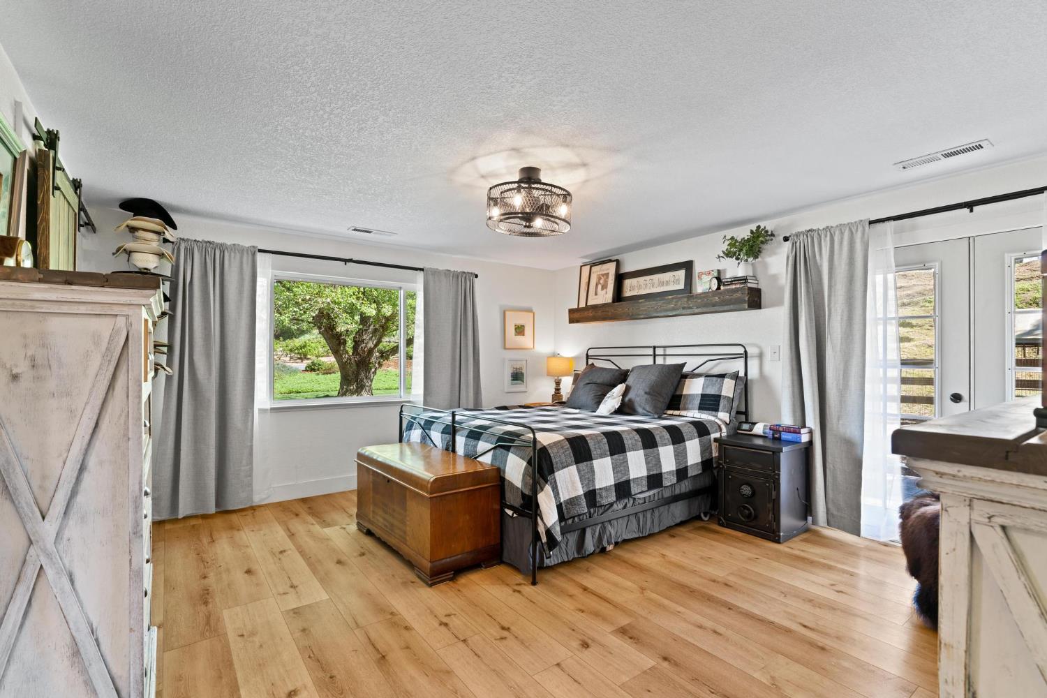 9576 Meadow Dr, Winton, CA 95388