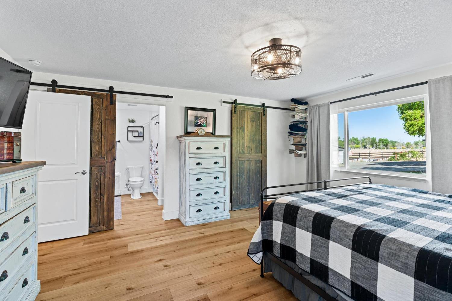 9576 Meadow Dr, Winton, CA 95388