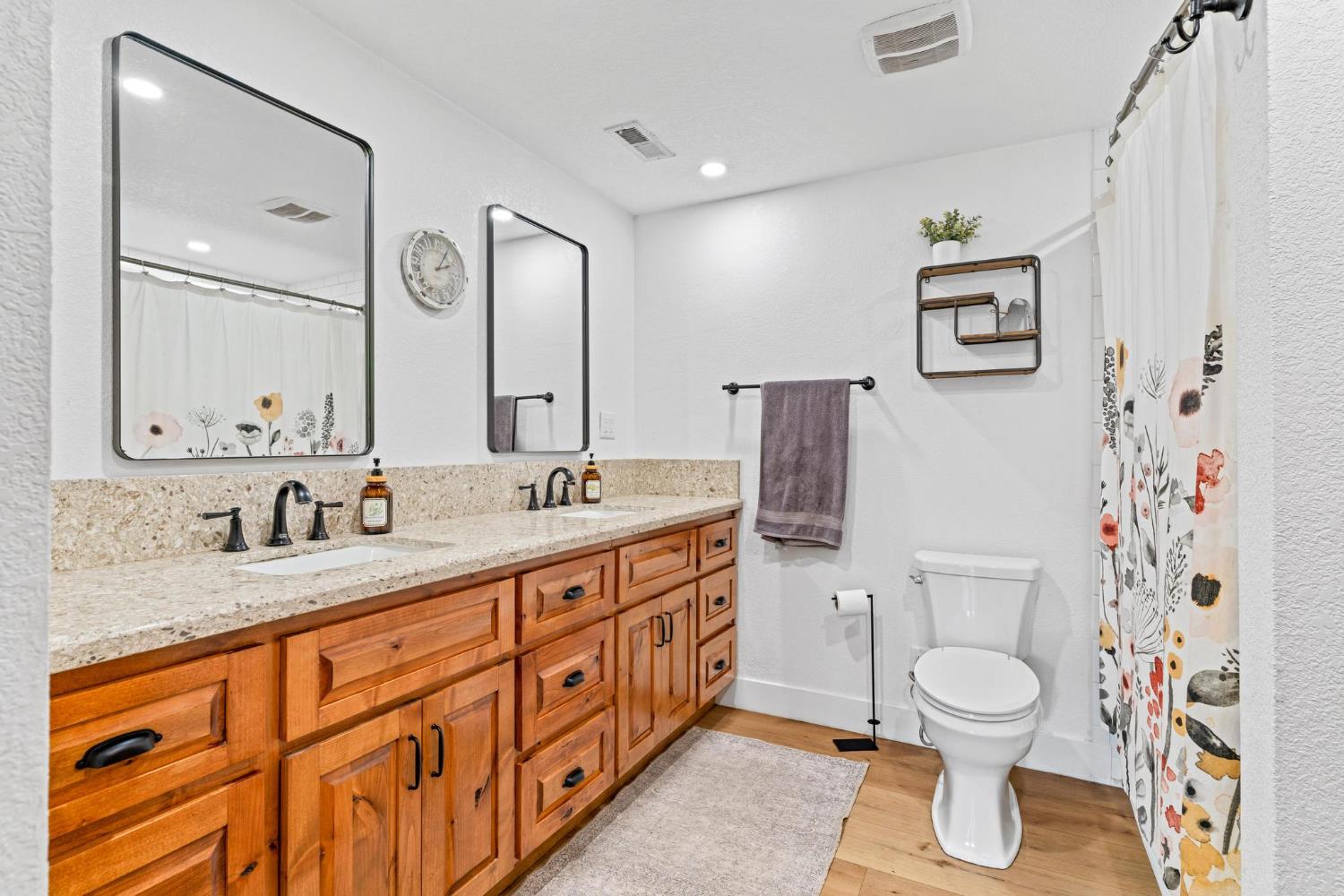 9576 Meadow Dr, Winton, CA 95388